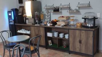 Daily continental breakfast (EUR 11 per person)