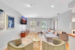 TV - Idyllic Boca Pool Home: 4/2.5 + Study-FAU & Mizner (Boca Raton)