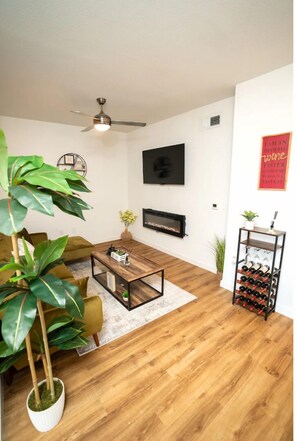 Smart TV, fireplace