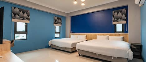6 bedrooms, blackout drapes, bed sheets