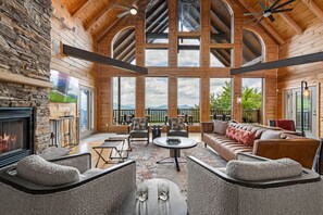 Fernseher, Kamin, Videospiele, Stereoanlage