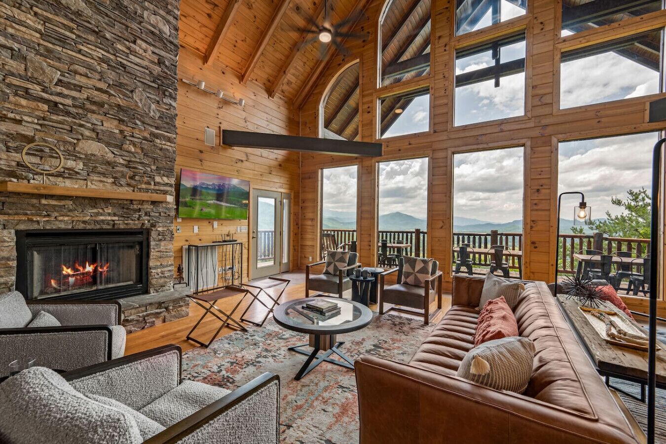 Televisión, chimenea, videojuegos y estéreo 