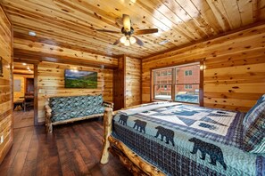 8 bedrooms, desk, iron/ironing board, travel cot - Cha Cha’s Castle - 8BR Sleeps 30 w/ Pool & Jacuzzi (Sevierville)