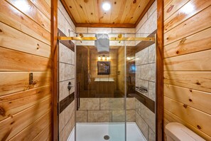 Hair dryer - Cha Cha’s Castle - 8BR Sleeps 30 w/ Pool & Jacuzzi (Sevierville)