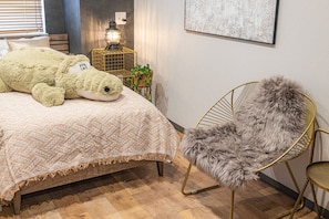 Triple Room, 3 Twin Beds, Non Smoking (702) | In-room safe, individually decorated, individually furnished, desk