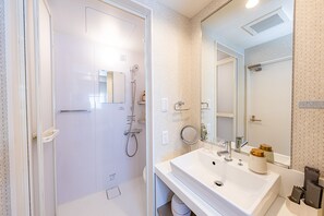 City Triple Room, Non Smoking, City View (701) | Bathroom | Shower, free toiletries, hair dryer, slippers - INN THE OMOTESANDO (Tokyo)