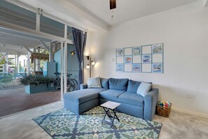 Smart TV, books, stereo - Your Bonaire Escape: 2BR Pool House at Bachelors Beach (Kralendijk / Belnem)