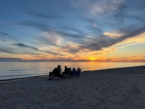 Plage, chaises longues, serviettes de plage