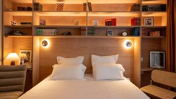 Superior tweepersoonskamer, balkon, uitzicht op zwembad | 1 slaapkamer, luxe beddengoed, pillowtop-bedden, een laptopwerkplek