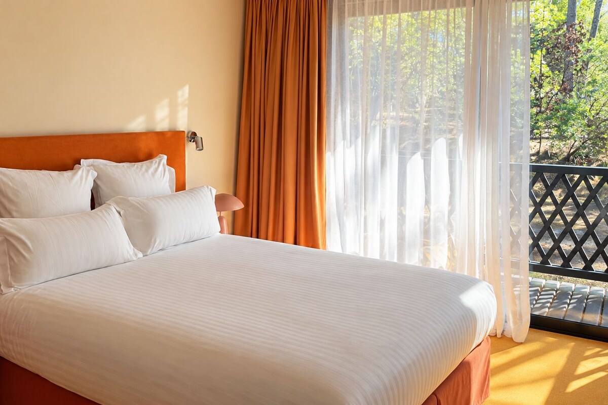 Classic Double Room, Mobility Accessible, Balcony | Premium bedding, pillowtop beds, laptop workspace, soundproofing