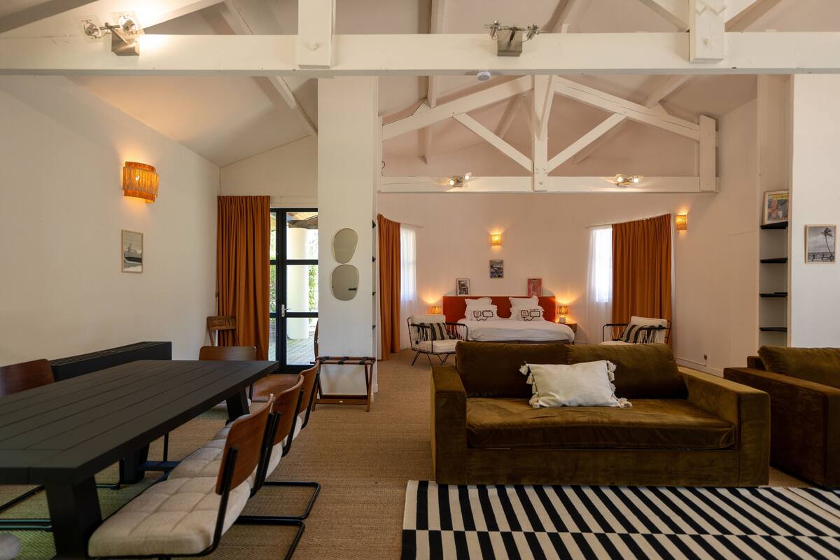 House | 1 bedroom, premium bedding, pillowtop beds, laptop workspace