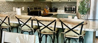 Farmhouse Decorated Southern Style home, Centrally located in quiet neighborhood