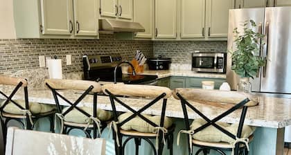 Farmhouse Decorated Southern Style home, Centrally located in quiet neighborhood