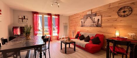 TV, tavolo da calcetto, tavolo da ping pong