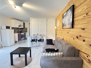 TV, table football, ping pong - T2 ensoleillé avec terrasse et vaste jardin commun (Cauterets)
