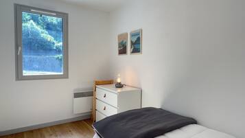 2 bedrooms, iron/ironing board, travel crib, WiFi (free)