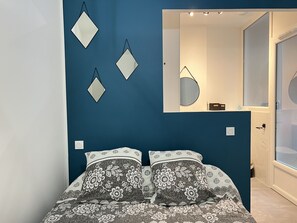 2 bedrooms, iron/ironing board, free WiFi