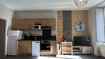 Fridge, microwave, oven, dishwasher