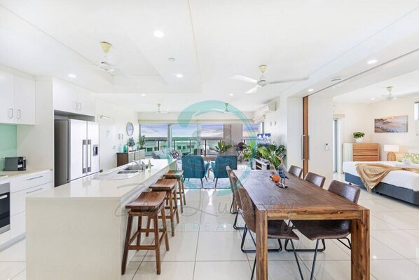 Premier Condo | In-room dining - ZEN SEA BREEZE - 3BR Premier Family Apt (Darwin)