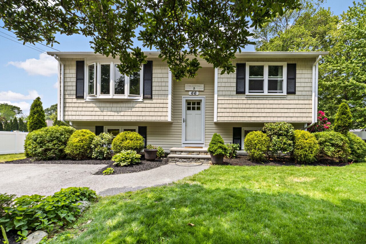 Cozy Narragansett Home Walking Distance to Narrow River