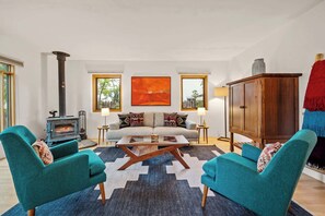 Fernseher, Kamin, Arbeitsbereiche