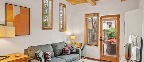 TV, fireplace, offices