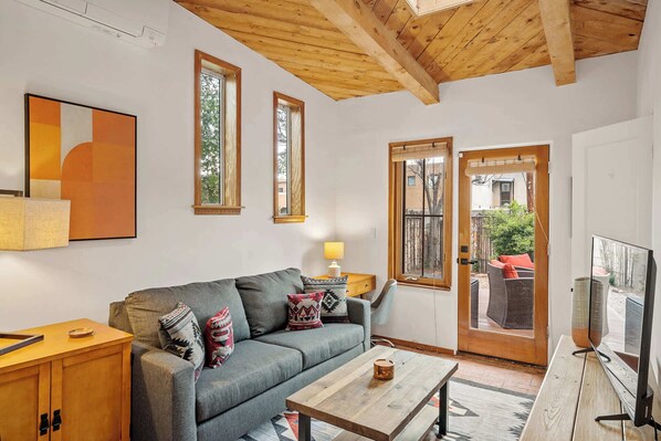 Fernseher, Kamin, Arbeitsbereiche