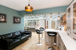 Interior - Lodge Farm - Stunning 3 Bed with Large Garden (Beckley)