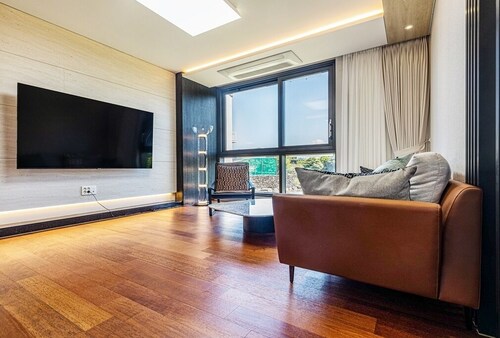 공항과 시내가 가까운 노브힐스테이.