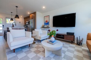 TV, stereo - Brand New 3BR Retreat | Sauna | Private Rooftop (Seattle)