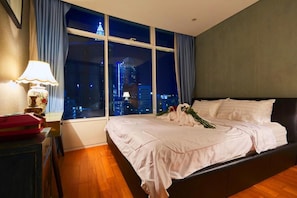 9 bedrooms, bed sheets