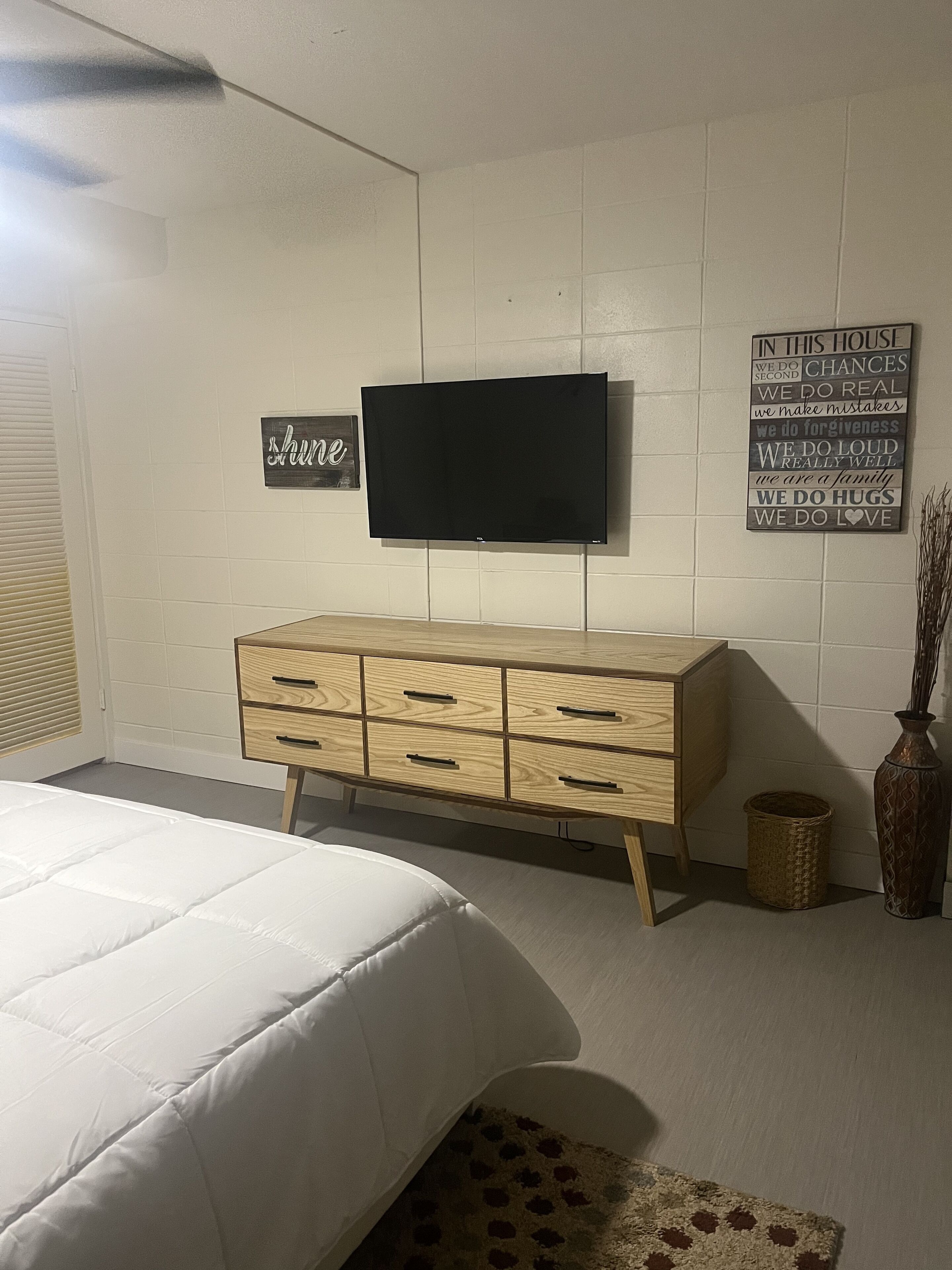 2 bedrooms, iron/ironing board, WiFi, bed sheets