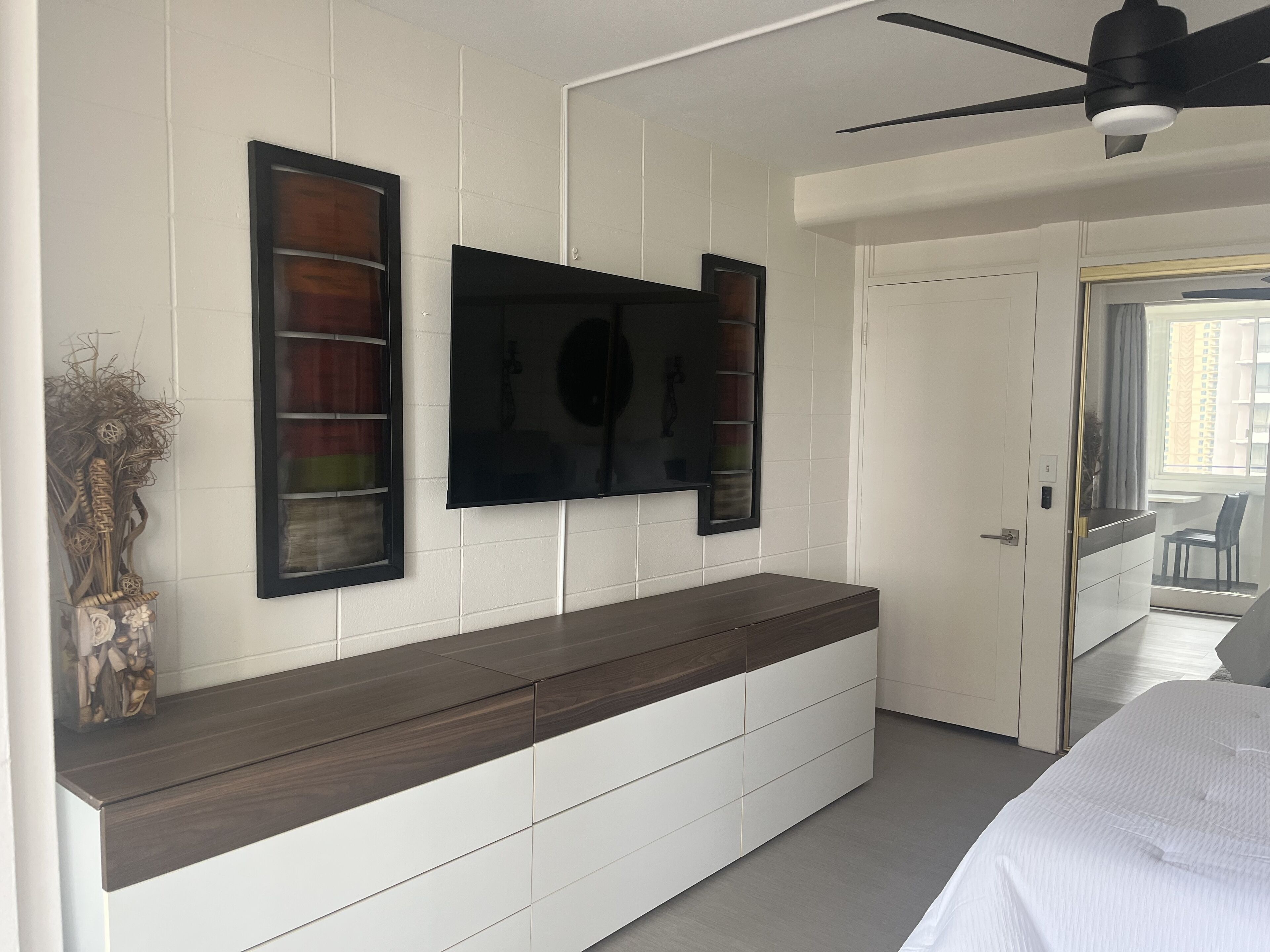 2 bedrooms, iron/ironing board, WiFi, bed sheets