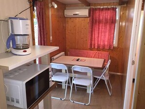 Living area - Camping La Playa (Logroño)