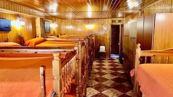 Room, Private Bathroom (12 pax) | 2 bedrooms, free WiFi