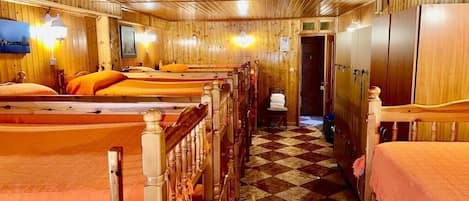 Chambre, salle de bains privée (12 pax) | 2 chambres, Wi-Fi gratuit