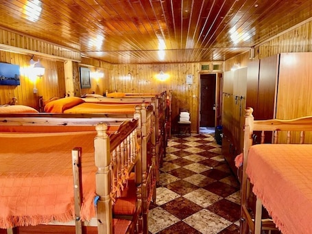 Room, Private Bathroom (12 pax) | 2 bedrooms, free WiFi