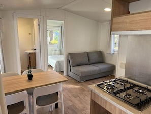 Superior Bungalow | Private kitchen - Camping La Playa (Logroño)