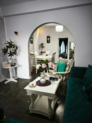 TV, fireplace - Vacation Home "Marilidia House" with 2 Balconies, Shared Terrace & Wi-Fi (Kastelli)