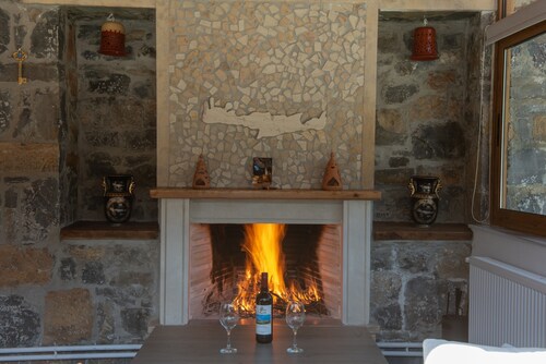 Skapani's House Guesthouse with Mountain View, Shared Terrace & Wi-Fi