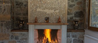 Skapani's House Guesthouse with Mountain View, Shared Terrace & Wi-Fi