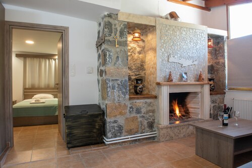 Skapani's House Guesthouse with Mountain View, Shared Terrace & Wi-Fi