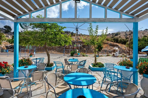 Skapani's House Guesthouse with Mountain View, Shared Terrace & Wi-Fi