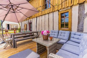 Outdoor dining - Domaine Les Maisons Des Houssats with Shared Pool (TRENSACQ)