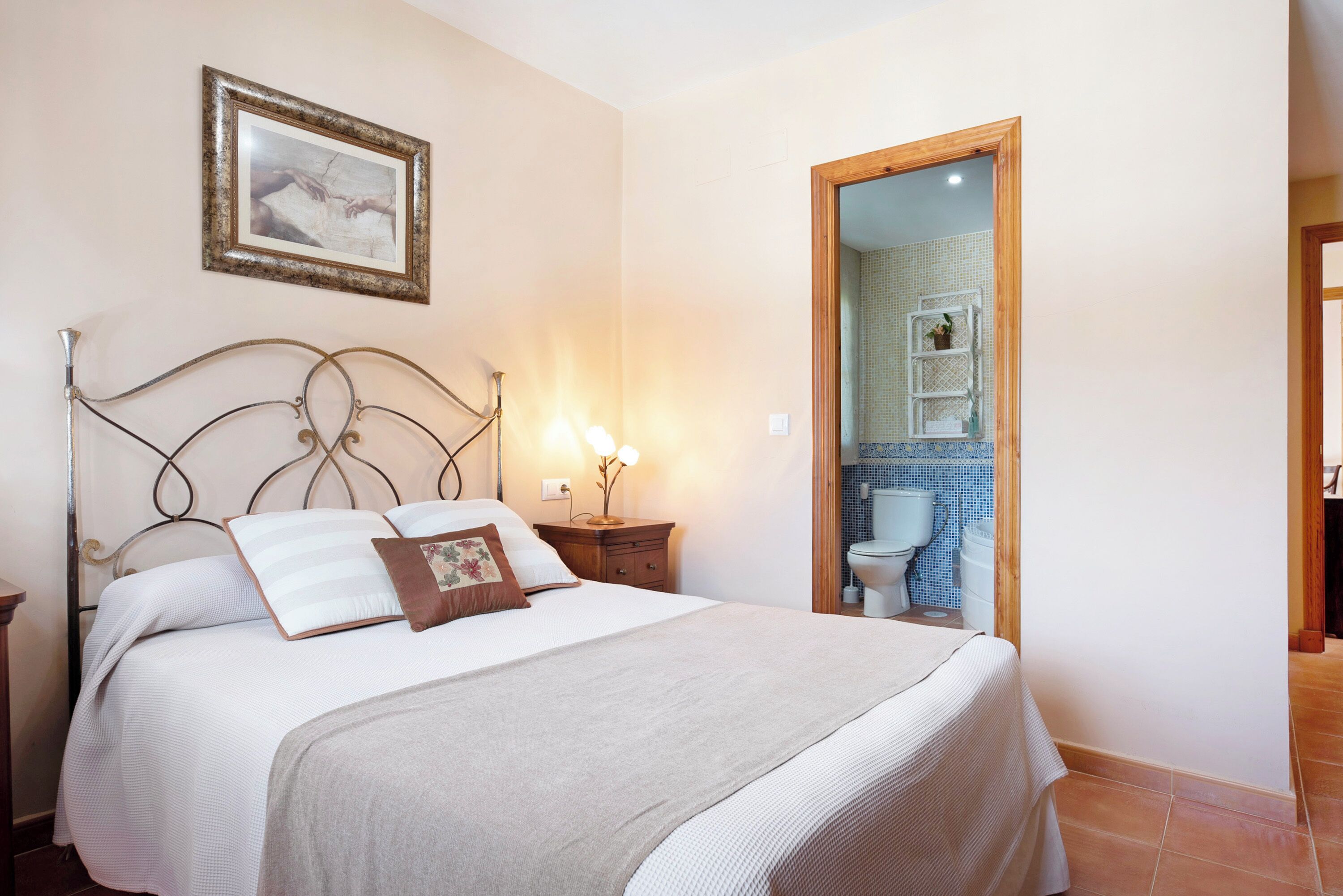 4 bedrooms, iron/ironing board, free WiFi, bed sheets