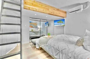 Room - Unit 4+7 MB 2 Condos 4BR/4BA+2 Lofts+Rooftop Deck by Sand (San Diego)