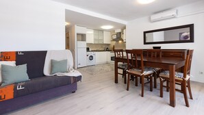 Interior - UHC RODAS 2-bedroom Apartment with AirCon (Salou)