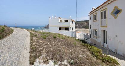Apartment 'Casa Da Praia' with Sea View, Wi-Fi and Air Conditioning