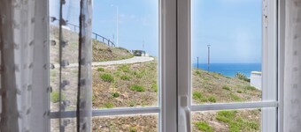 Apartment 'Casa Da Praia' with Sea View, Wi-Fi and Air Conditioning