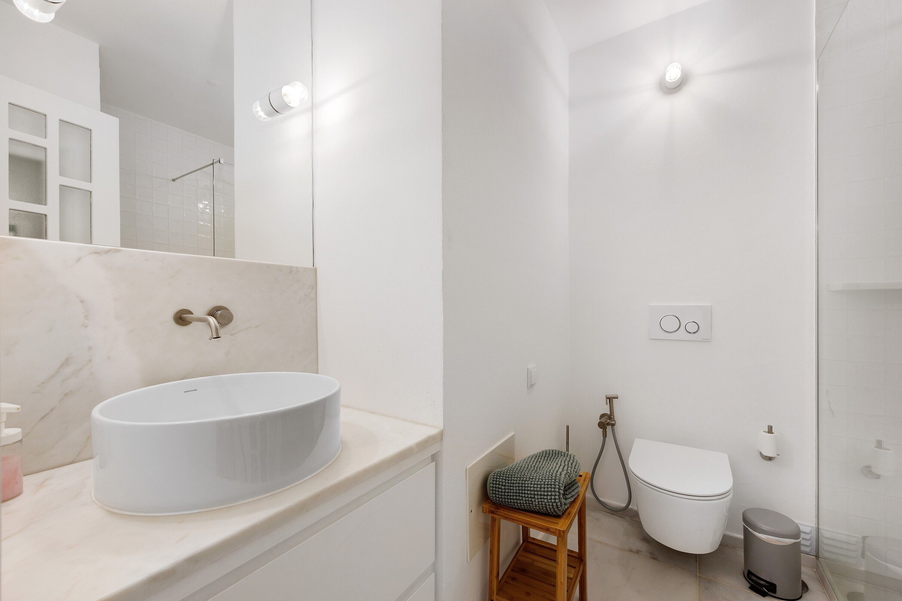 Dusche, Haartrockner, Handtücher